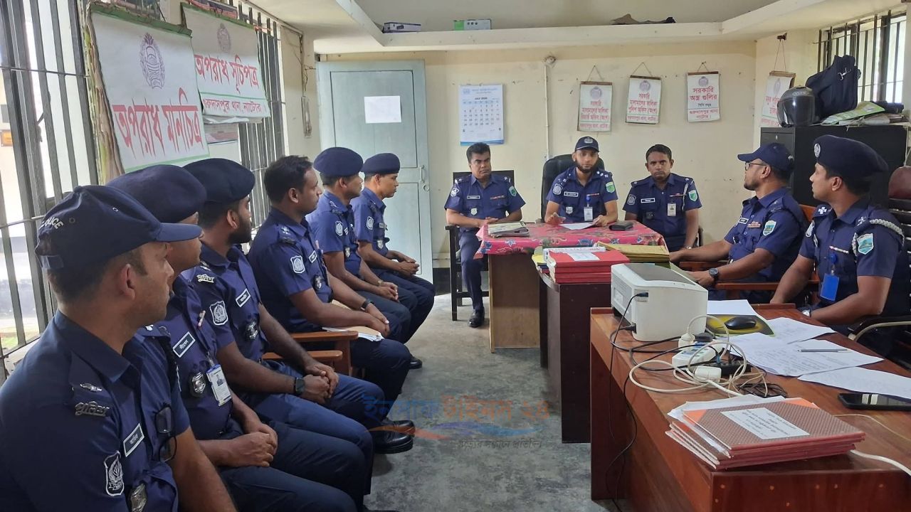 গুরুদাসপুরে পুলিশের কিট প্যারেড ও অপরাধ পর্যালোচনা সভা অনুষ্ঠিত