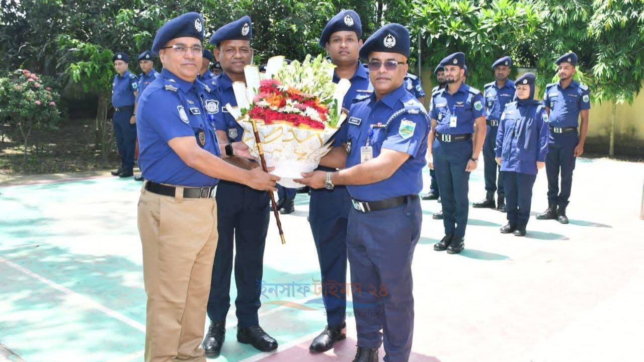 মান্দা থানা পরিদর্শন করলেন নওগাঁর পুলিশ সুপার