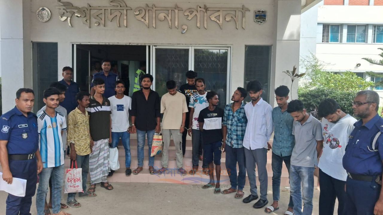 পাবনায় জেলা পুলিশের বিশেষ অভিযান: মাদক ব্যবসায়ী ও সেবীসহ গ্রেফতার ৩৫
