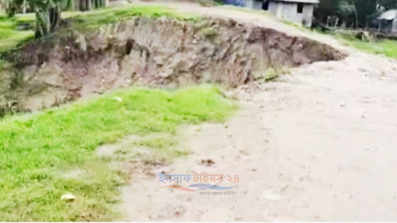 কলাপাড়ায় ভেঙে পড়ল স্লুইস ও বেড়িবাঁধ, পানিবন্দি সাত গ্রামের হাজারো মানুষ