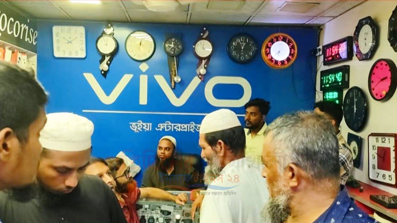 দুমকিতে গভীর রাতে মোবাইল ফোনের দোকানে দুঃসাহসিক চুরি