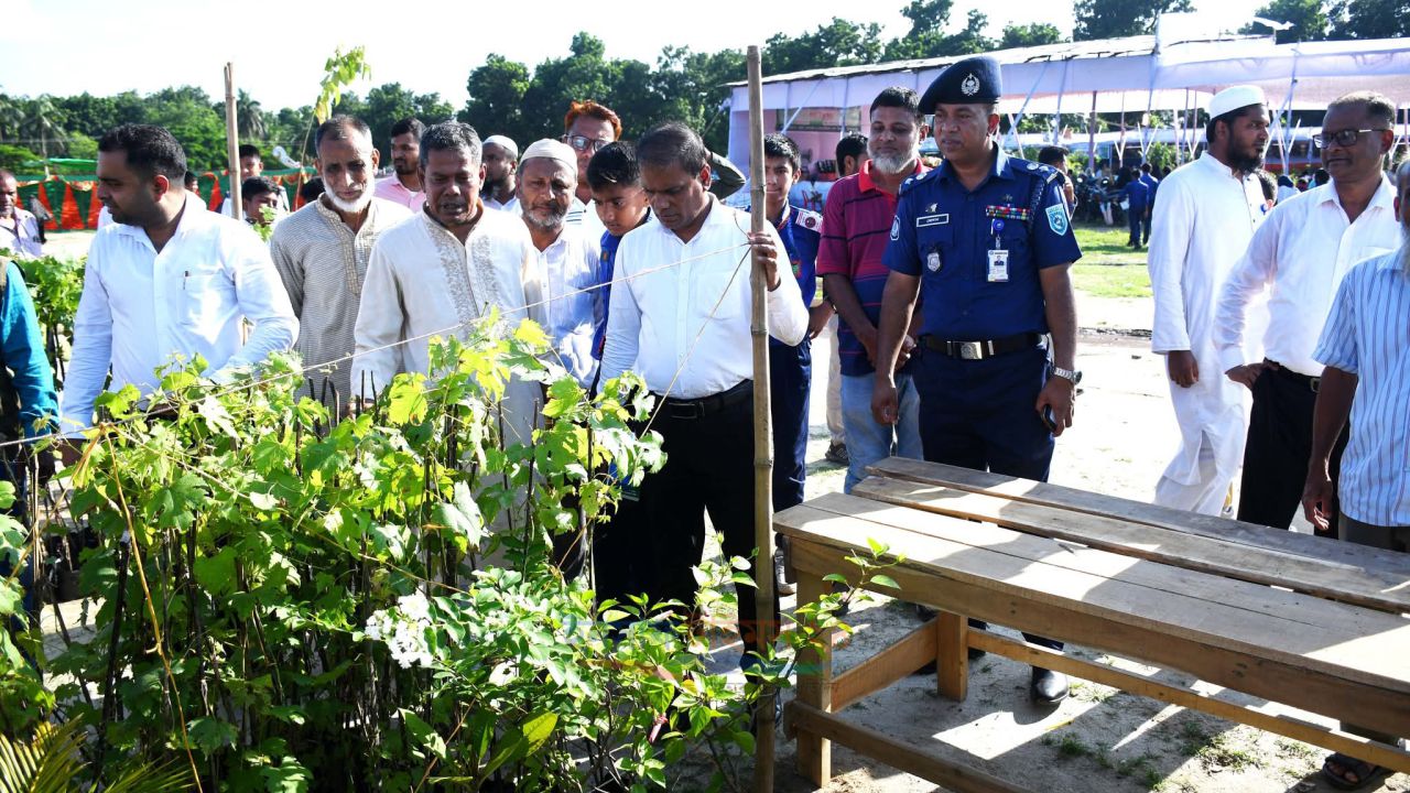 দিনাজপুরে বৃক্ষরোপণ অভিযান ও বৃক্ষমেলা উদ্বোধন