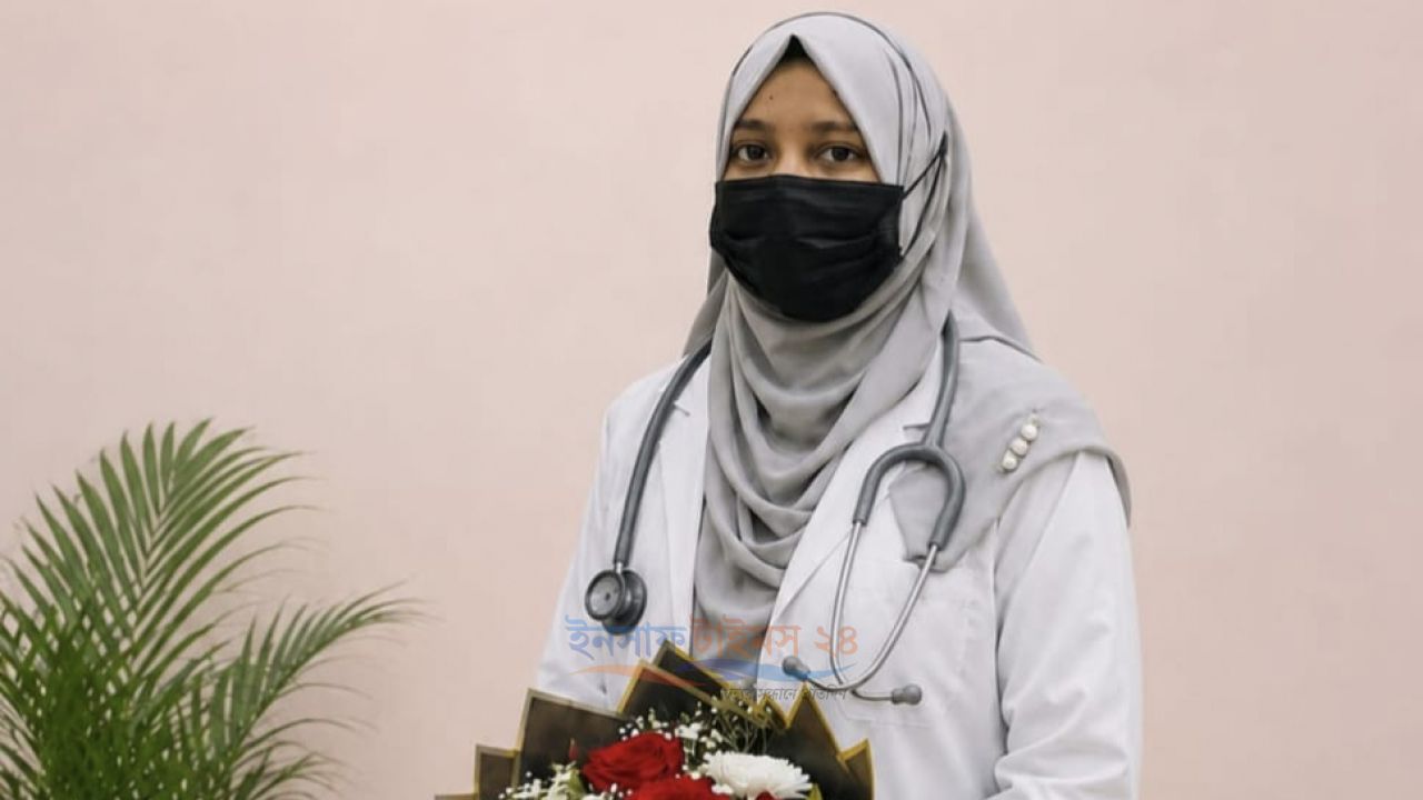 স্বপ্ন যখন বাস্তবে রূপ নেয়: ডাক্তার হয়ে পরিবারের মুখ উজ্জ্বল করলেন সাতকানিয়ার আঁখি: