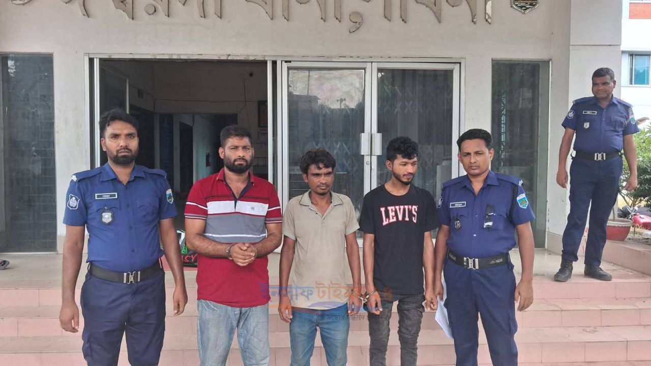 পাবনা জেলা পুলিশের বড় সাফল্য: মাদকবিরোধী অভিযানে ২০ জন গ্রেফতার!