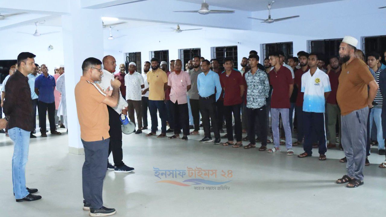 নোয়াখালীতে পুলিশ সুপারের কেন্দ্রীয় রাত্রিকালীন রোলকল অনুষ্ঠিত