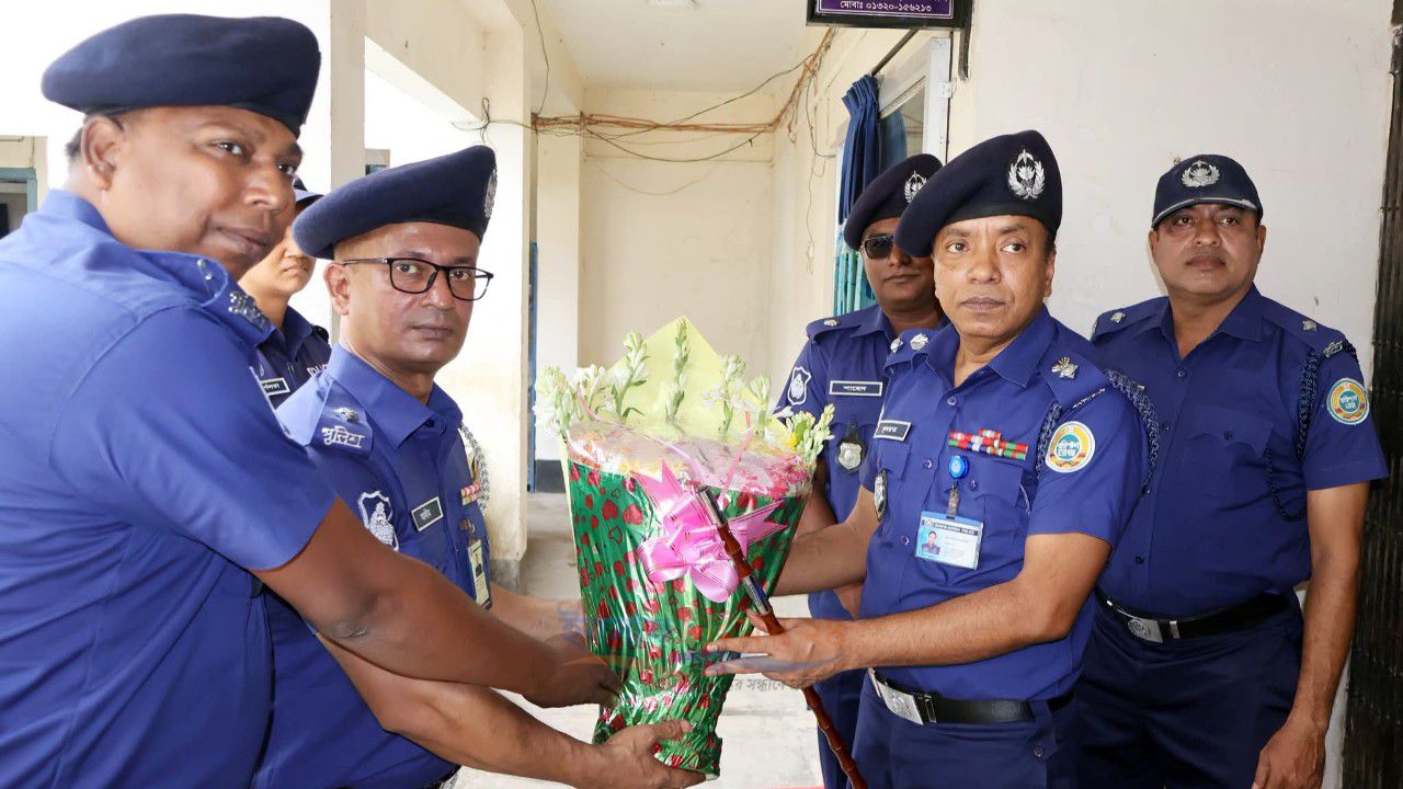 পাথরঘাটা থানা পরিদর্শনে বরগুনার পুলিশ সুপার