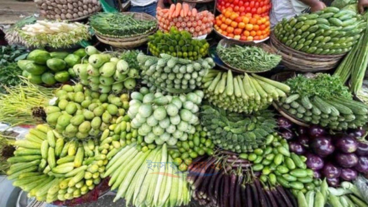 বৃষ্টির প্রভাবে কমেছে সরবরাহ রাজধানীর বাজারে সবজির দামে ঊর্ধ্বগতি, বাড়তি চাপ মাছ-ডিমেও
