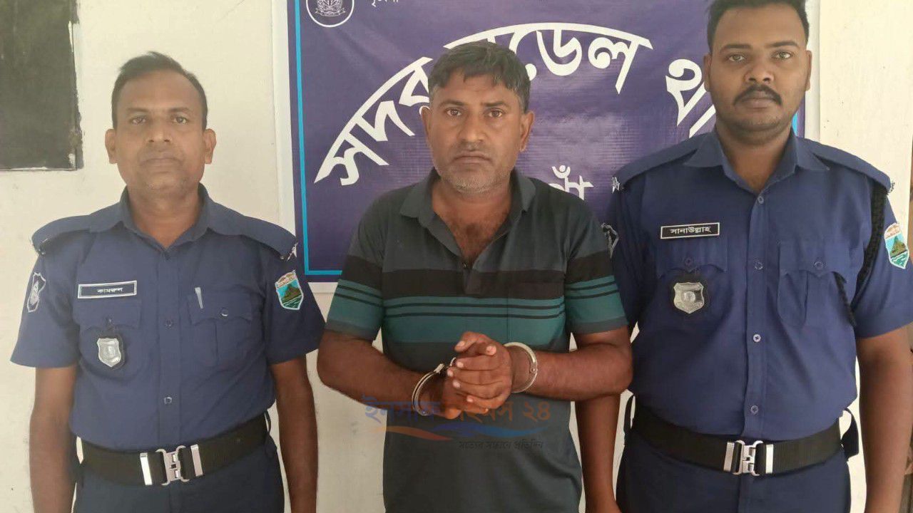 পুলিশ সুপারের নির্দেশনায় নওগাঁ সদর থানার অভিযানে সুলতানপুরের ৮ মামলার আসামি খোকন গ্রেপ্তার