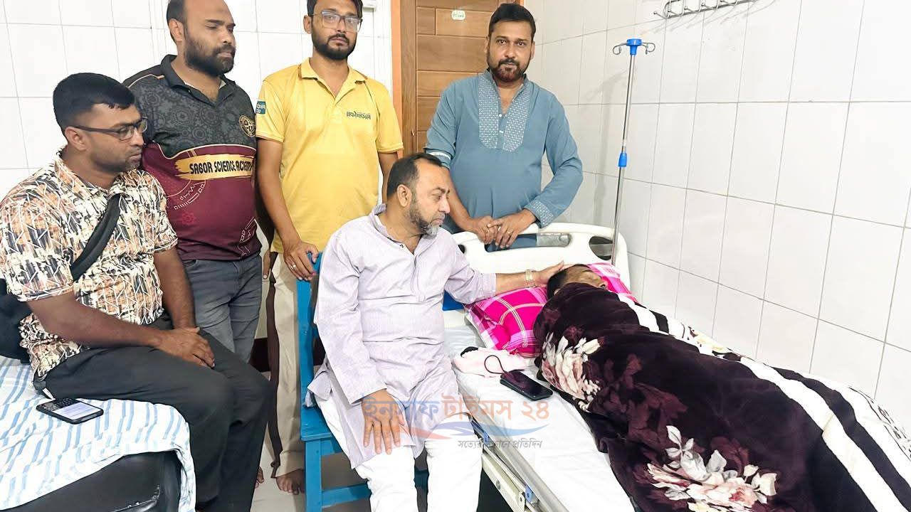 রাজশাহী প্রেসক্লাব সভাপতিকে হাসপাতালে দেখতে সাংবাদিকদের ভিড়