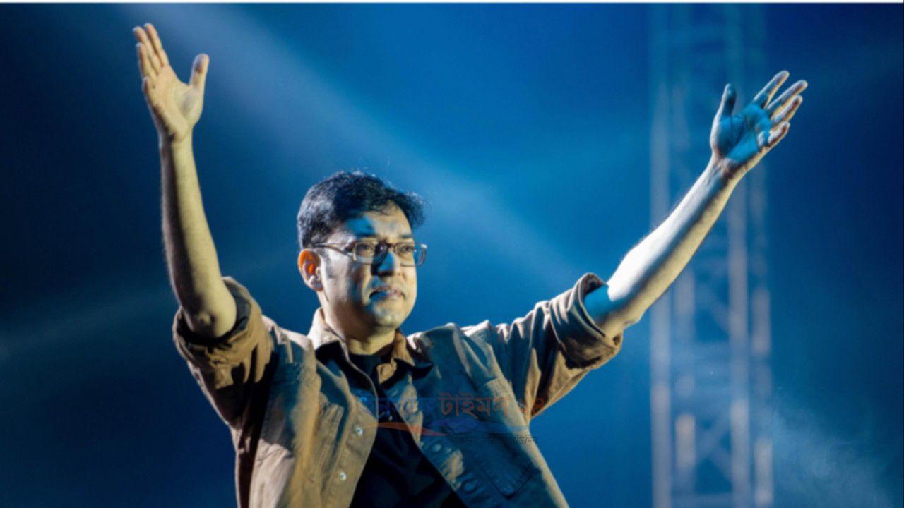প্রিয় ব্যান্ড মাইলসের সঙ্গে এক মঞ্চে অনুপম রায়