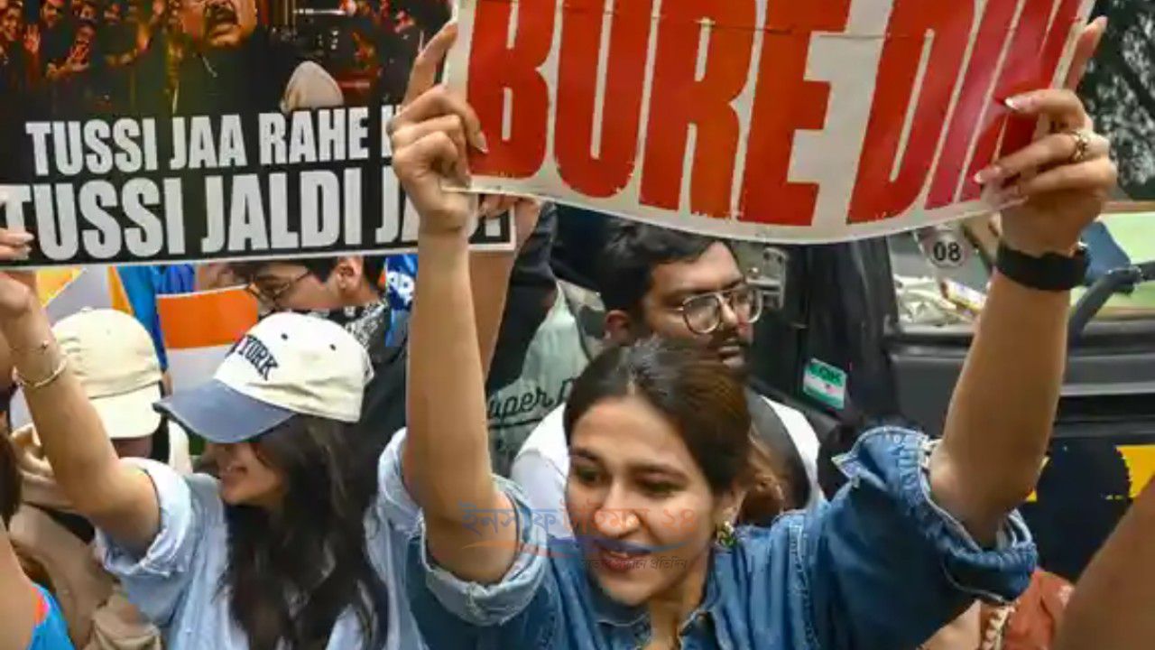 ককরোচ’ আন্দোলনের মুখে ভারতের শিক্ষামন্ত্রীর পদত্যাগ
