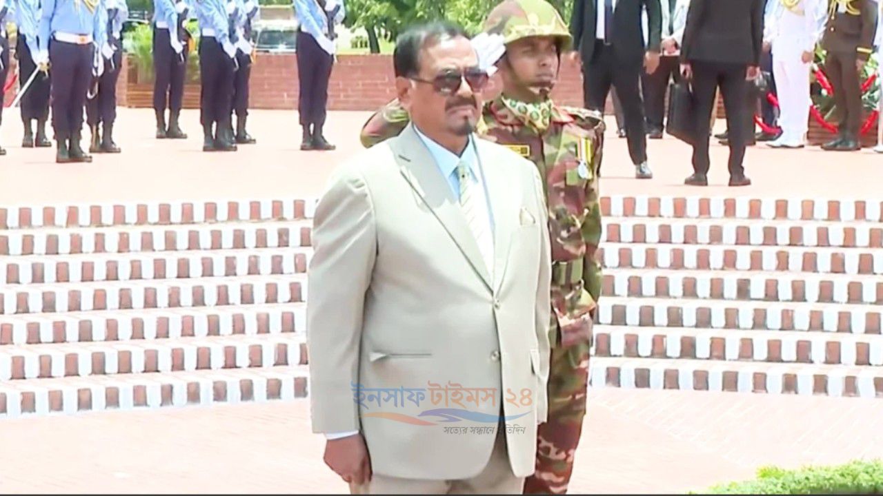 জাতীয় স্মৃতিসৌধে শ্রদ্ধা নিবেদন করলেন ভারপ্রাপ্ত রাষ্ট্রপতি