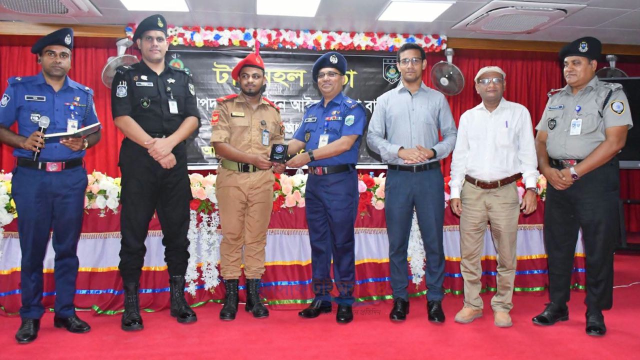 নওগাঁ সরকারি কলেজে মাদক, বাল্যবিবাহ ও সাইবার অপরাধ প্রতিরোধে সচেতনতামূলক সভা