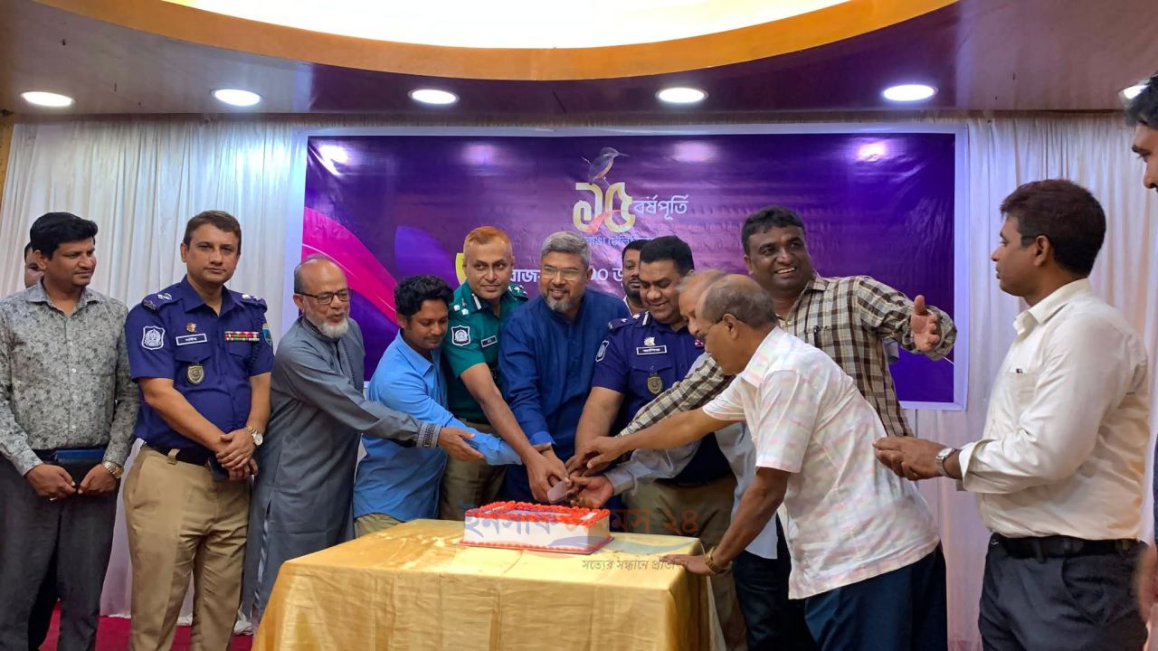 মাছরাঙা টেলিভিশনের ১৫ বর্ষপূর্তিতে আরডিএ চেয়ারম্যানের ফুলেল শুভেচ্ছা