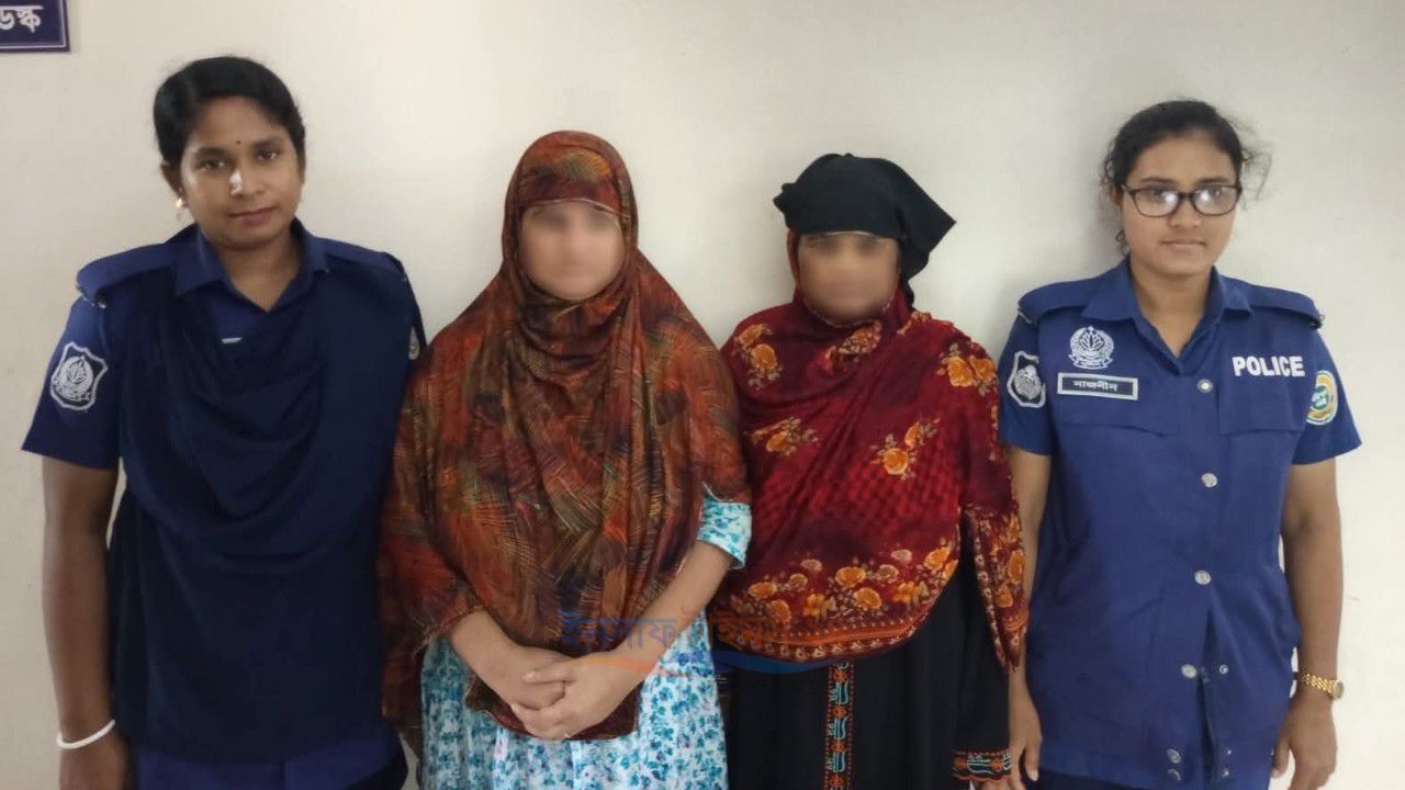 বরগুনায় পুলিশের বিশেষ অভিযানে নগদ ৯ লাখ ৩০ হাজার টাকা ও ৬ ভরি ১১ আনা ৫ রতি স্বর্ণালংকার উদ্ধার, গ্রেফতার ২