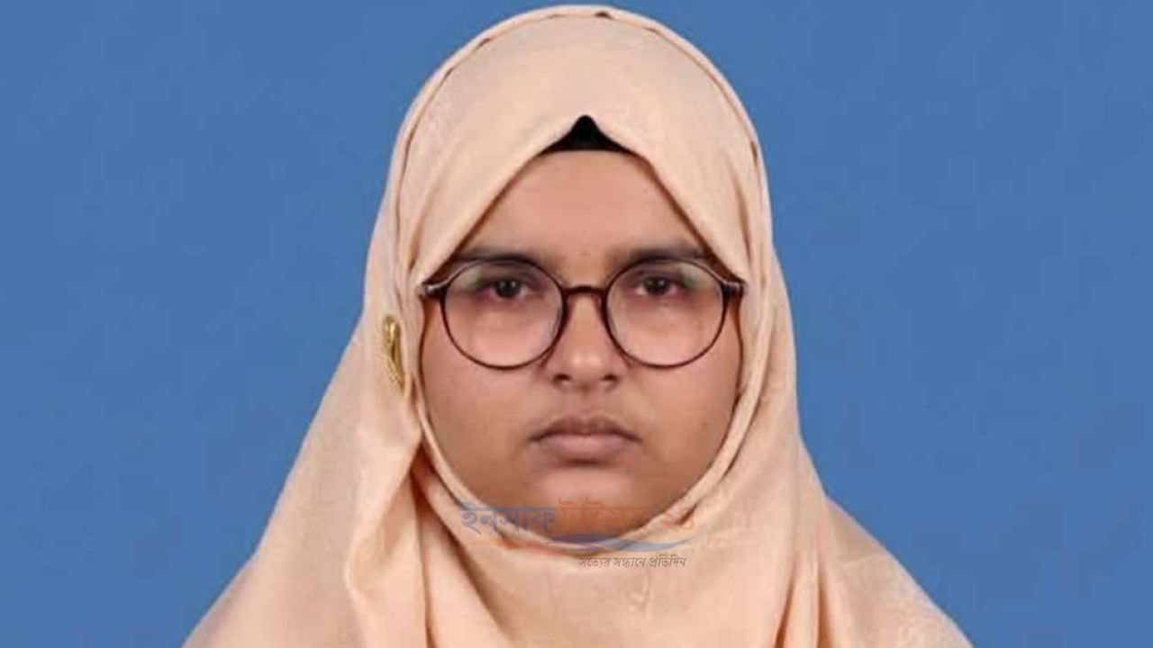 বাবার দাফন শেষে এইচএসসি পরীক্ষার হলে আয়েশা 