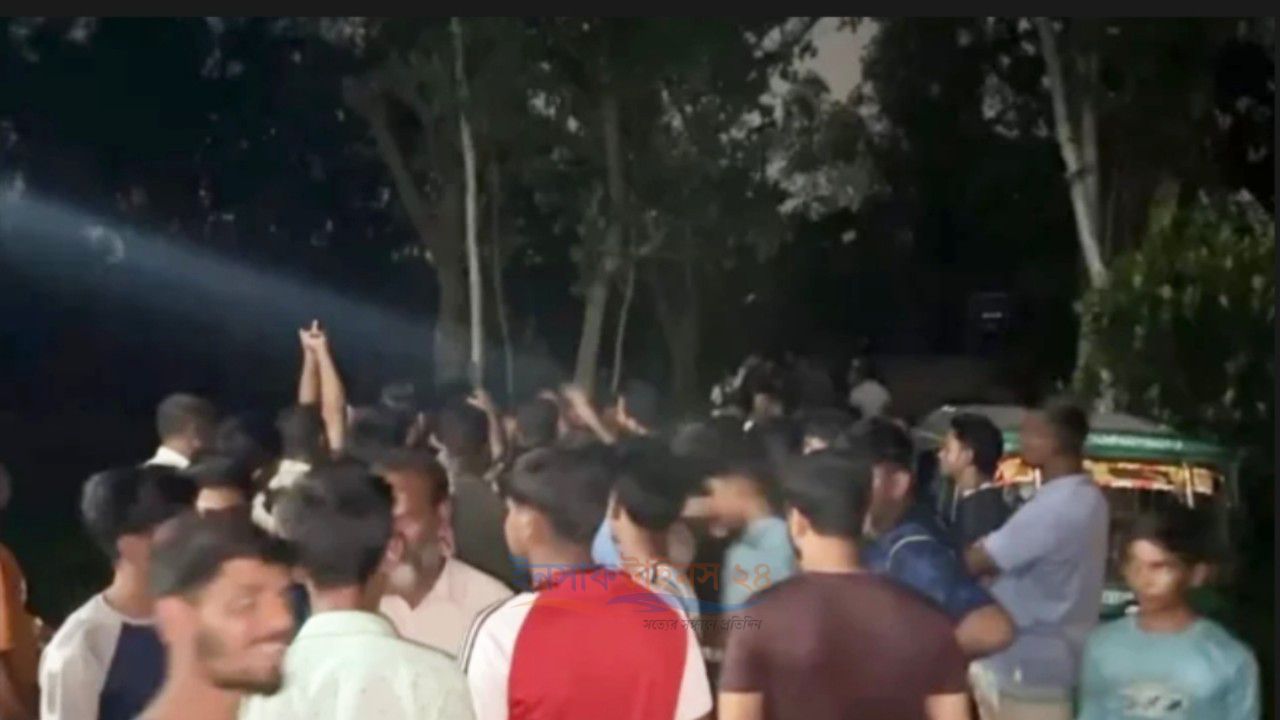 চট্টগ্রামে কথিত মাদকের আস্তানায় আগুন, অভিযুক্ত একজনকে পুলিশের হাতে দিল জনতা
