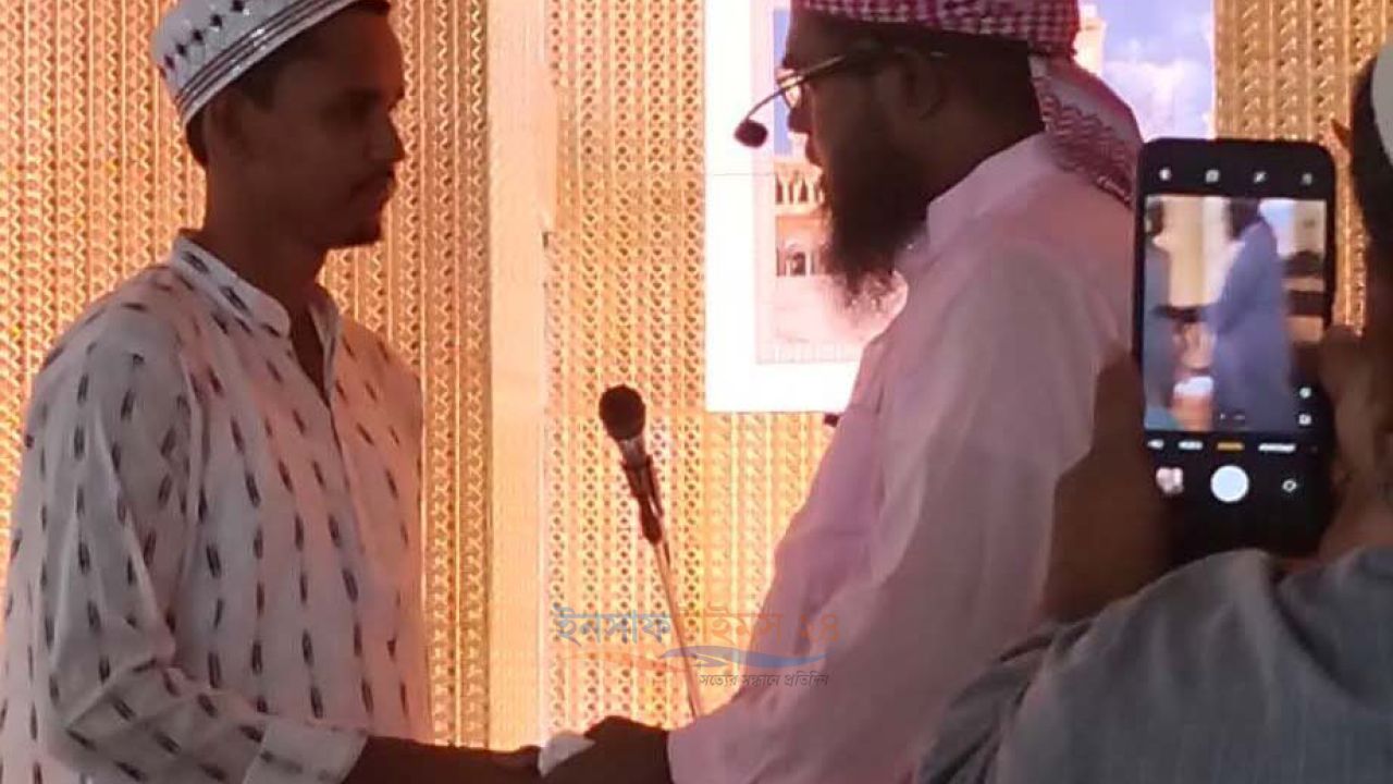 কয়রা বাজার জামে মসজিদে এক ব্যক্তির ইসলাম গ্রহণ, নতুন নাম রাখা হলো ওমর ফারুক