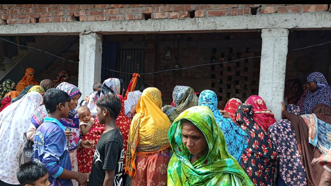 ট্রাকের নিচে চাপা পড়ে দুইজনের ঘটনাস্থলেই মৃত্যু, হাসপাতালে মারা গেলেন আরেকজন