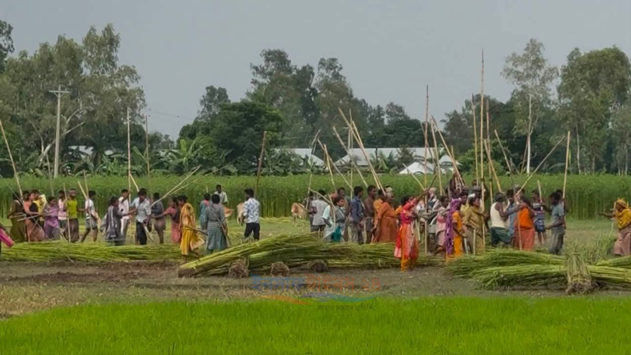 মাদারগঞ্জের হাটমাগুরায় জমি নিয়ে রণক্ষেত্রের পরিস্থিতি লাঠিসোঁটা ও দেশীয় অস্ত্র নিয়ে মুখোমুখি দুই পক্ষ 