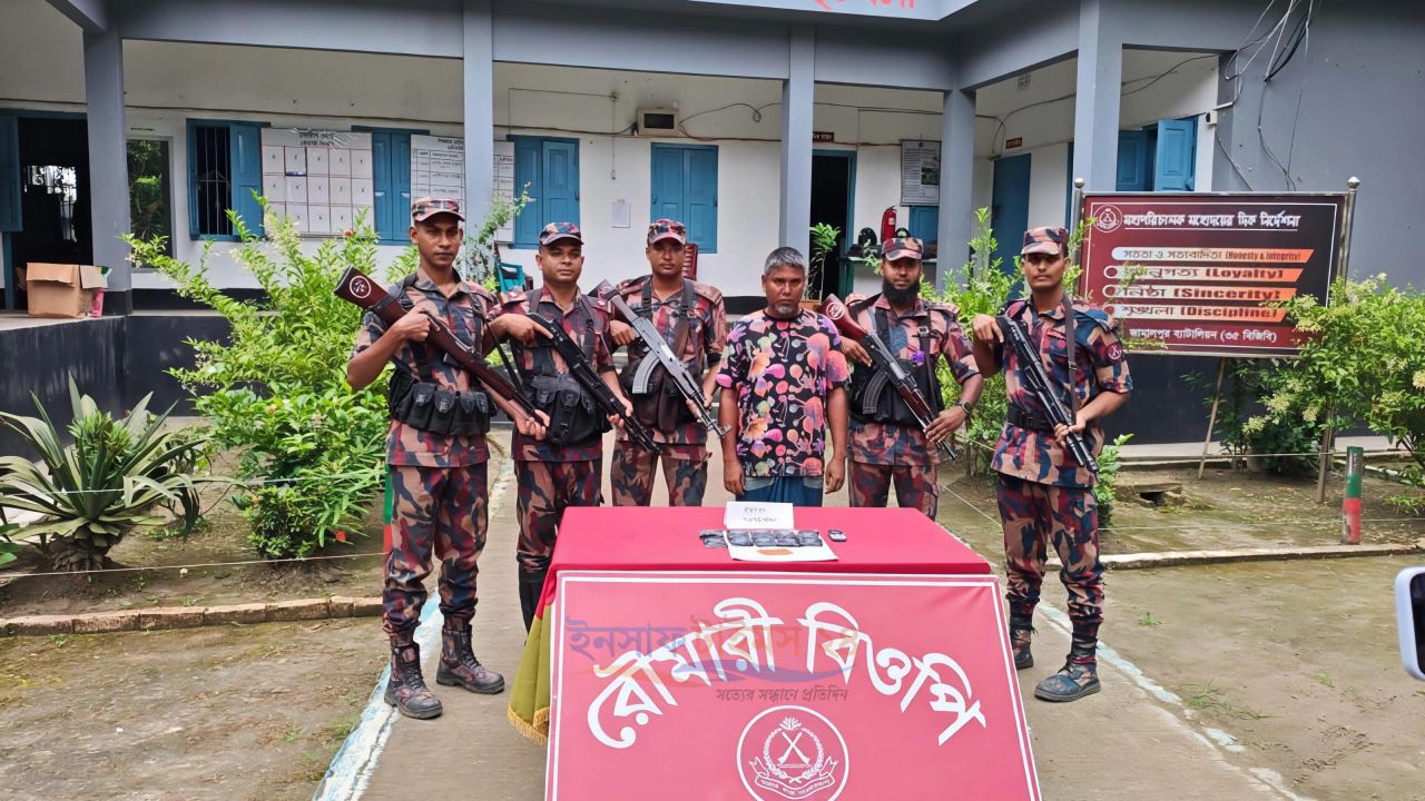 রৌমারী সীমান্তে বিজিবির সাঁড়াশি অভিযান: ১৯৯৫ পিস ভারতীয় ইয়াবাসহ চিহ্নিত মাদক ব্যবসায়ী আটক