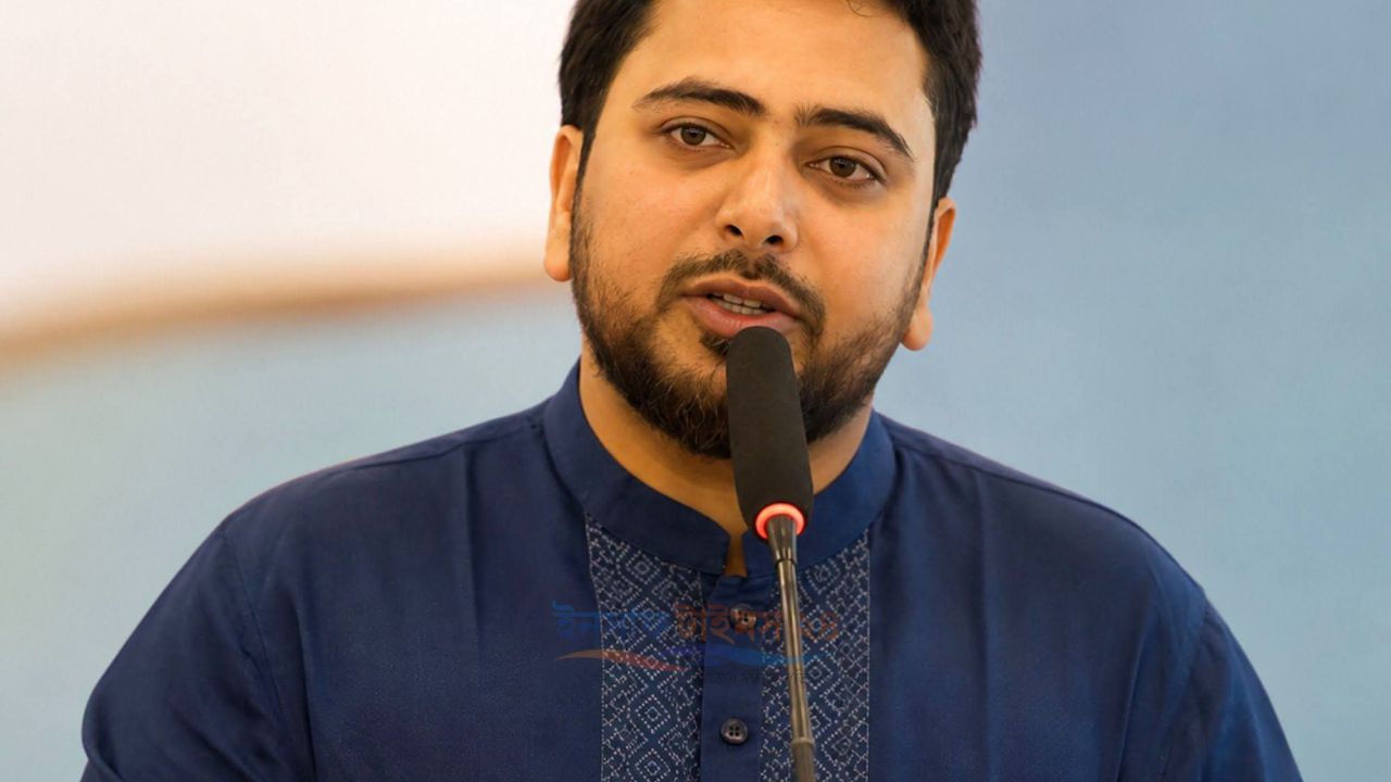 জুলাই বিপ্লবের দ্বিতীয় বর্ষপূর্তিতে শহীদদের স্মরণ, সংস্কার বাস্তবায়নের আহ্বান নাহিদ ইসলামের