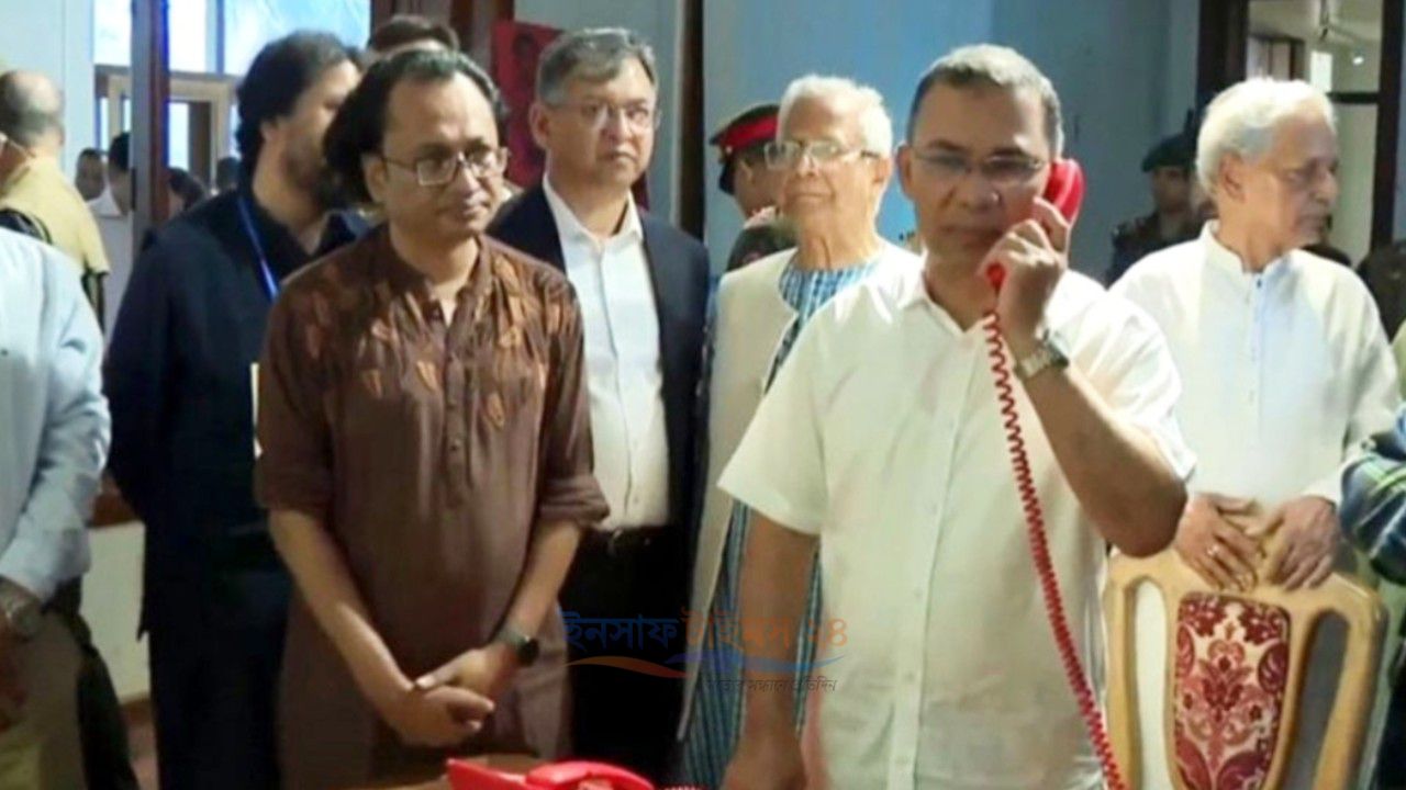 লাল টেলিফোনে হাসিনার কল রেকর্ড শুনলেন প্রধানমন্ত্রী
