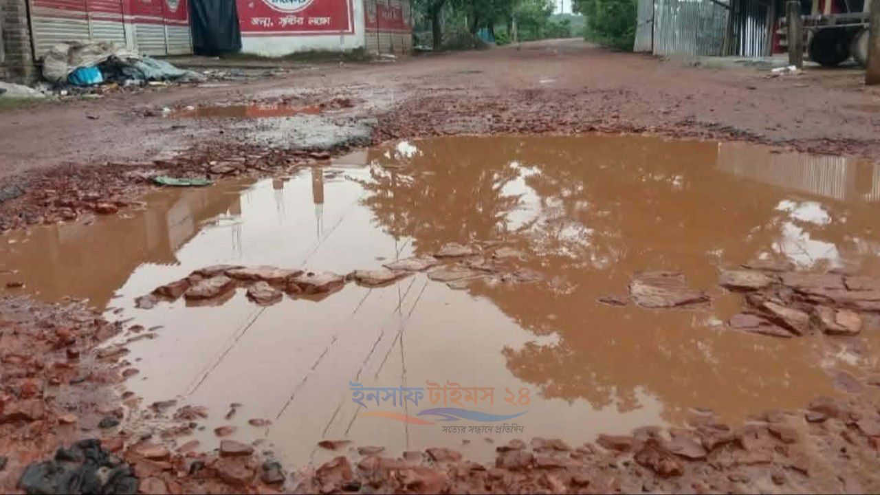 আমতলী-তালতলী সড়কের ৮.৪ কিমি এখন মরণফাঁদ