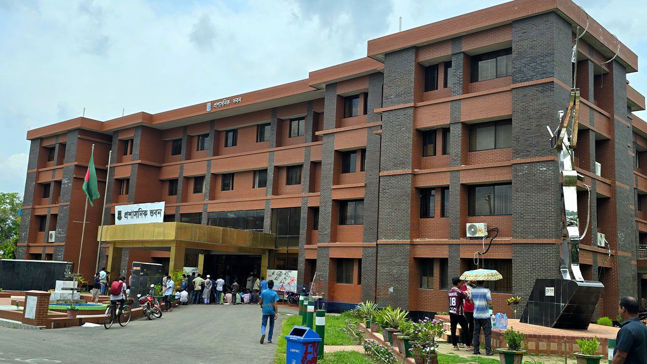 পবিপ্রবির ১১ শিক্ষকের বিরুদ্ধে ব্যবস্থা