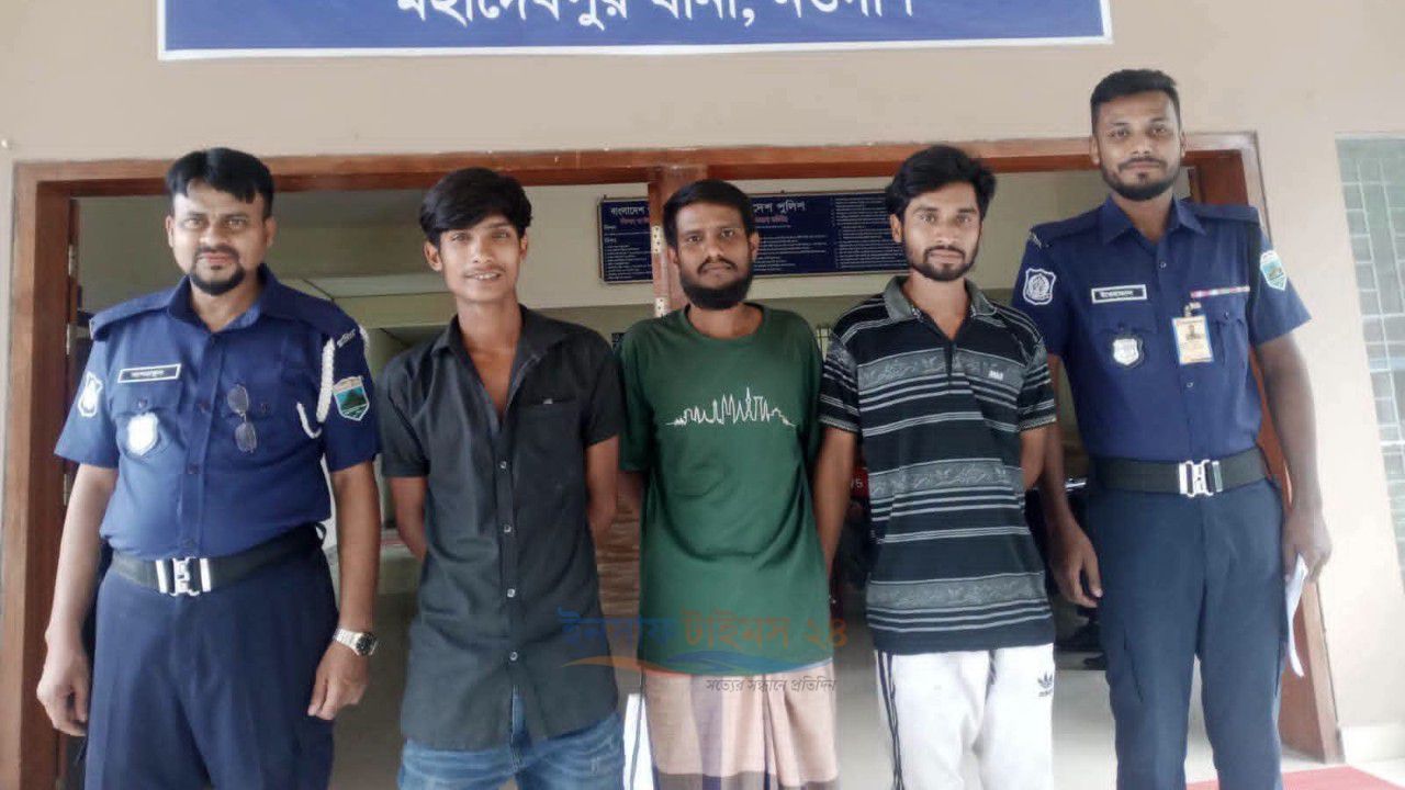 মহাদেবপুর থানার অভিযানে ১৩ জন গ্রেপ্তার