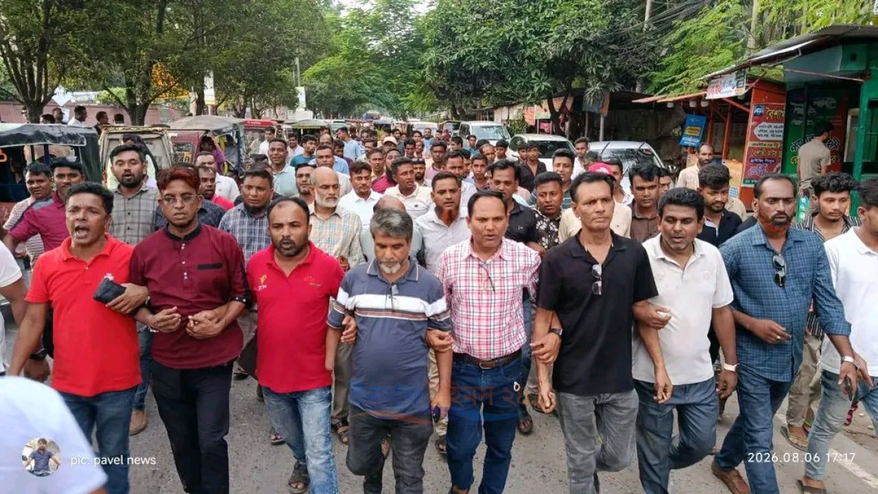 দেশের অস্থিতিশীল পরিস্থিতির প্রতিবাদে বগুড়ায় সারিয়াকান্দি উপজেলা  যুবদলের বিক্ষোভ মিছিল