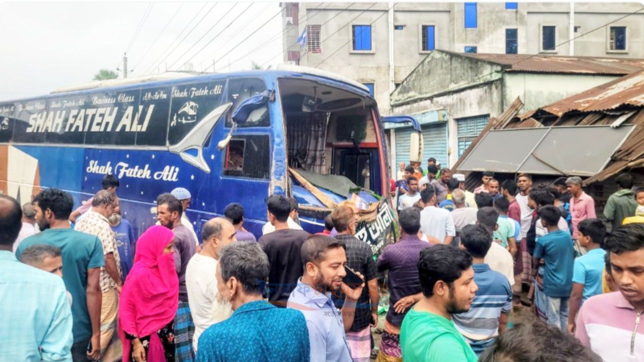 রক্তভেজা সড়কে দুই দুর্ঘটনা, বগুড়া-সিলেটে নিহত ১৫