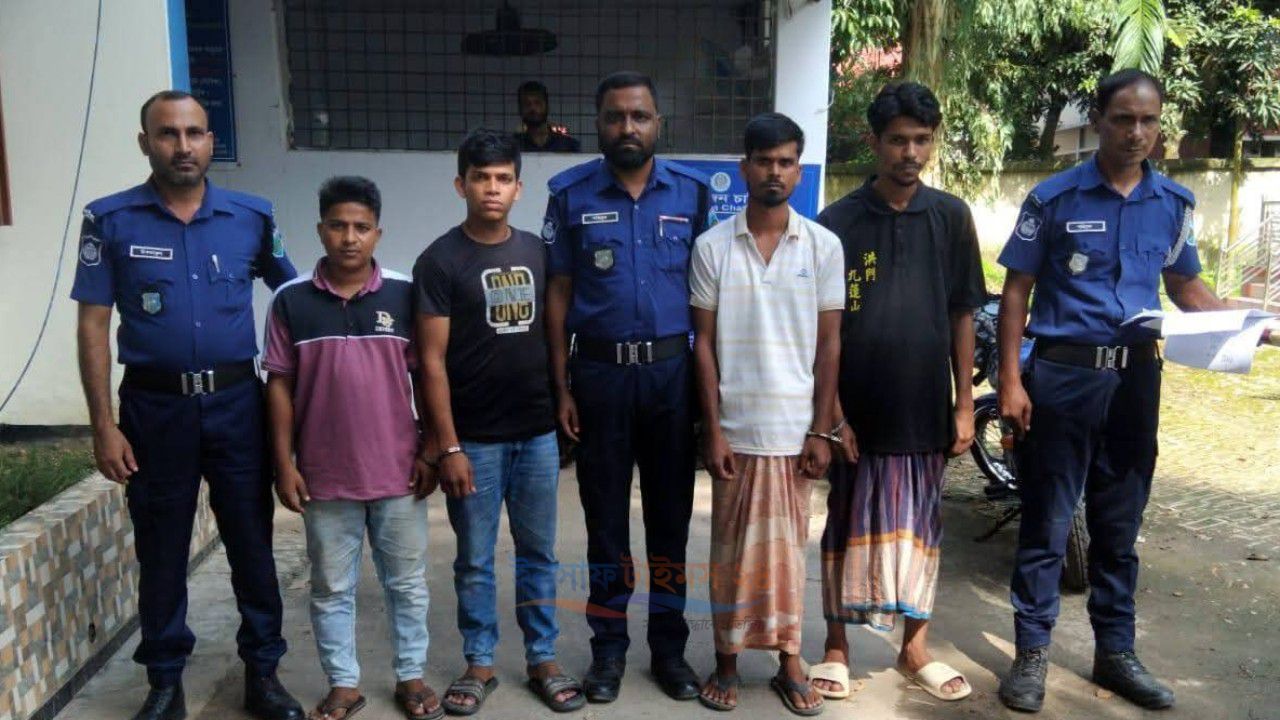 আত্রাই থানার অভিযানে ৫ আসামি গ্রেফতার