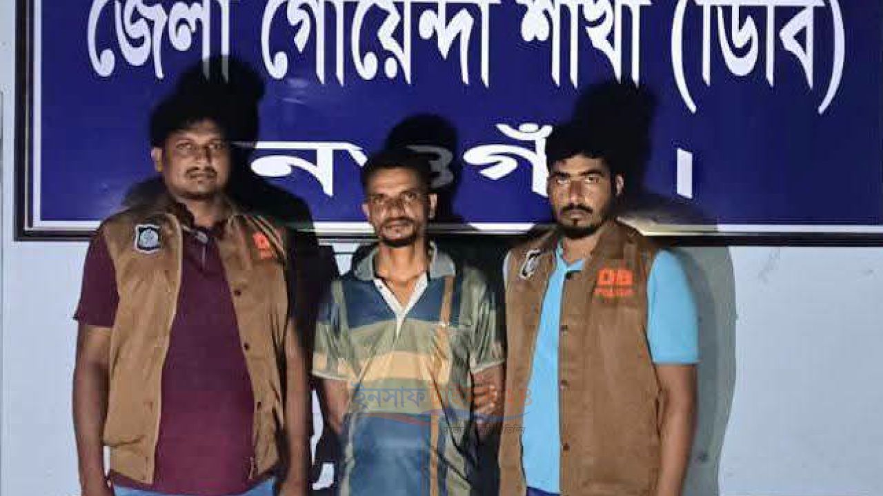 নওগাঁয় ডিবি পুলিশের অভিযানে ৫০ পিস ইয়াবাসহ যুবক গ্রেফতার