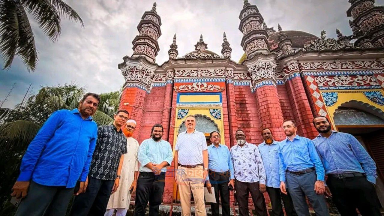 কড়াপুর মিয়া বাড়ি মসজিদে মার্কিন রাষ্ট্রদূত