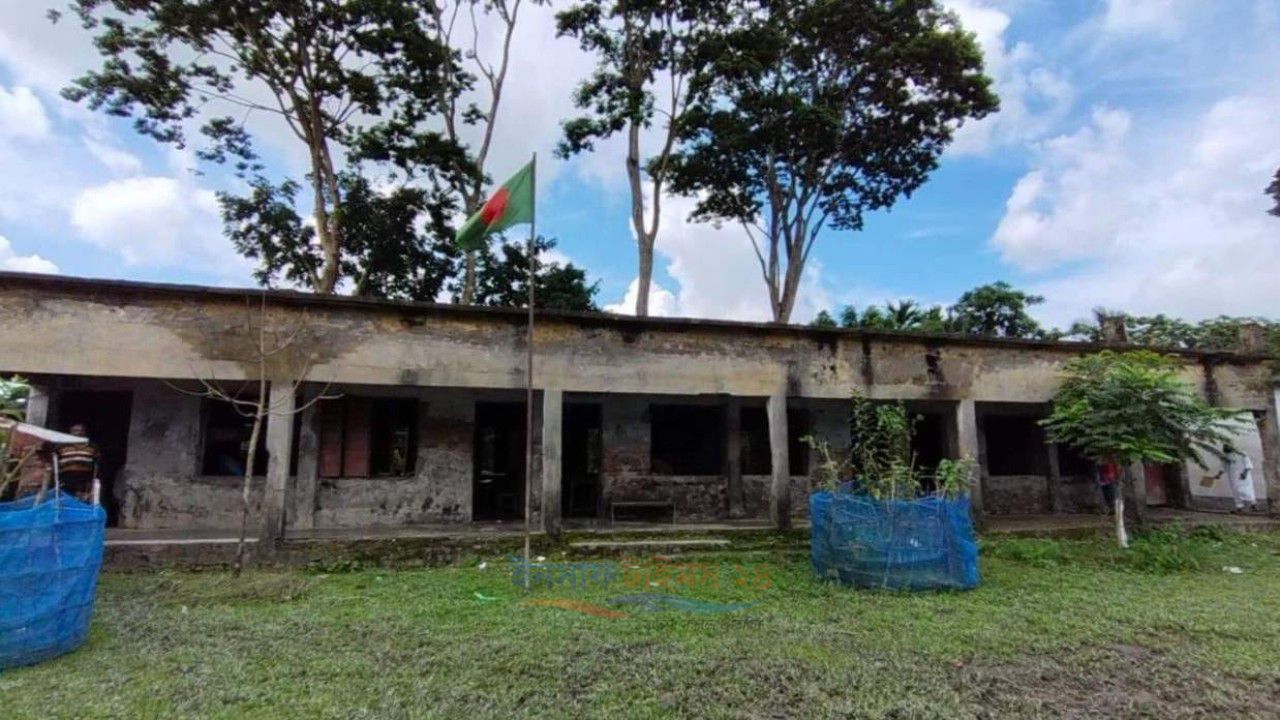 ১৩ শিক্ষক, ১২ শিক্ষার্থী, পাস মাত্র  ১ জন: ধসের মুখে বিদ্যালয়ের শিক্ষা