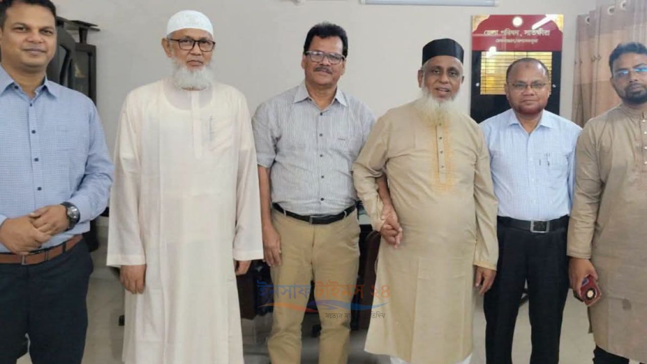 সাতক্ষীরা জেলা পরিষদ প্রশাসকের সঙ্গে সৌজন্য সাক্ষাৎ করলেন দুই এমপি।