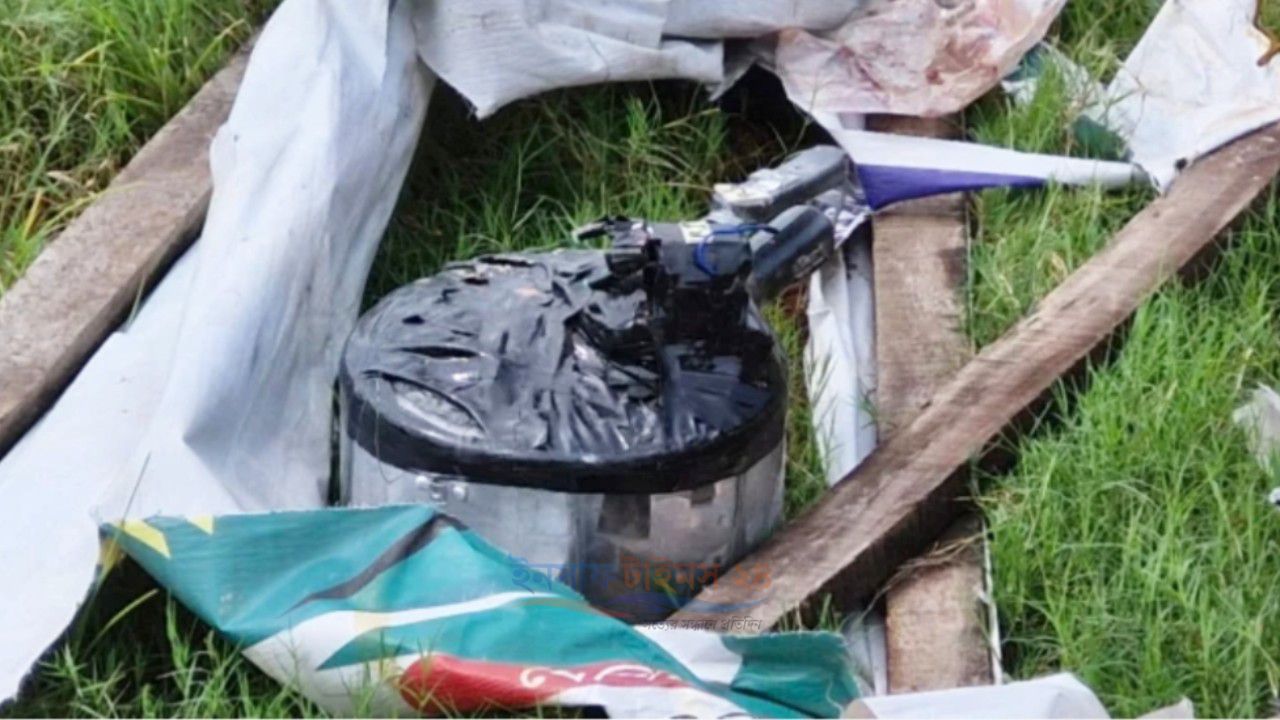 সাভারে প্রেসার কুকারসদৃশ বোমা, এলাকা ঘিরে রেখেছে পুলিশ