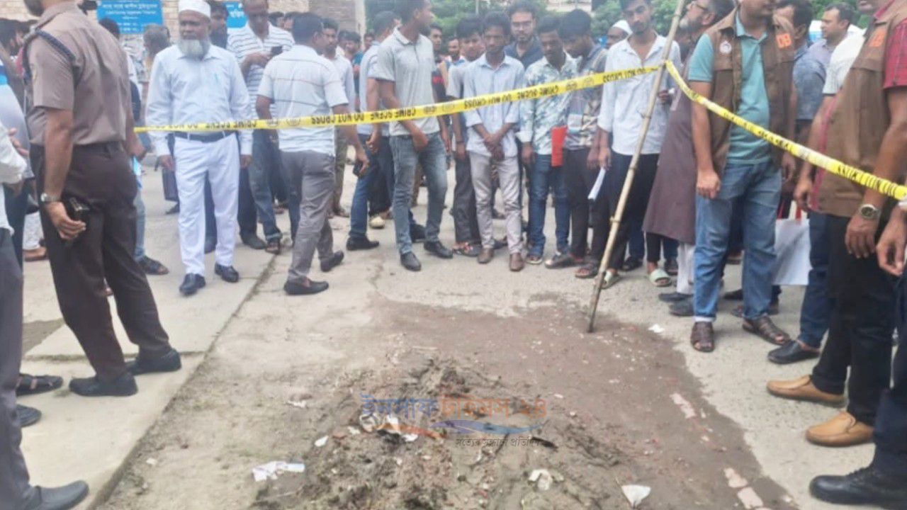 বরিশাল জজ আদালত প্রাঙ্গণে ককটেল বিস্ফোরণ, আতঙ্ক