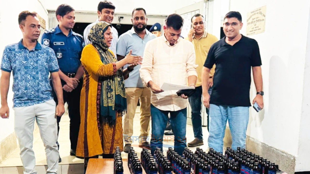 মিরসরাইয়ে পুলিশের ধাওয়ায় মাদক রেখে পালাল কারবারিরা