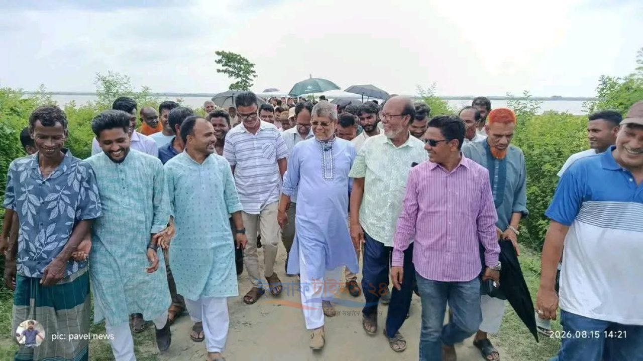 সিঙ্গাপুর থেকে ফিরেই নদীভাঙন কবলিত চরাঞ্চল পরিদর্শনে এমপি কাজী রফিকুল ইসলাম