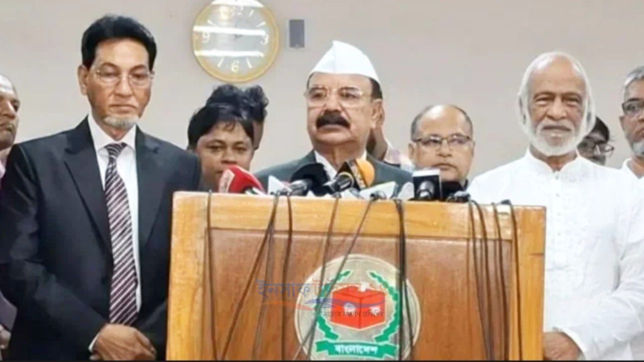 সংসদ থেকেই সংবিধান সংশোধন করতে হবে, রাস্তাঘাটে বলে লাভ নেই: গয়েশ্বর