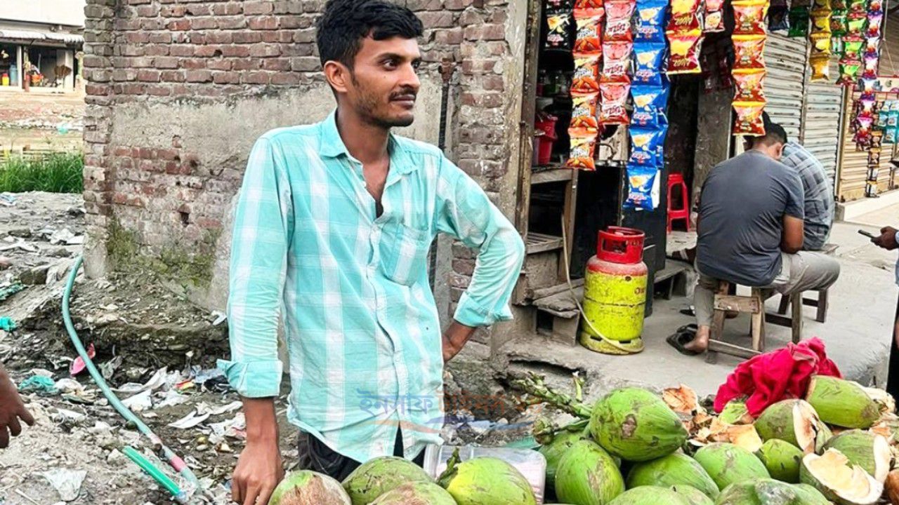 ত্যাগী ছাত্রদল নেতা জুলহাসের সংসার চলে ডাব বিক্রি করে