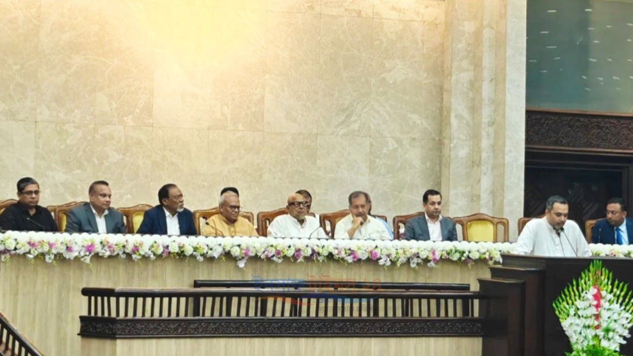 জনগণের স্বস্তি নিশ্চিত করতে কাজ করছে সরকার: রিজভী