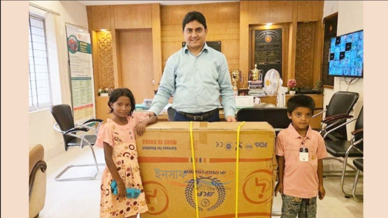 প্রতিবন্ধী দাদির জন্য ইউএনওর কাছে হুইলচেয়ার চাইল তুলি