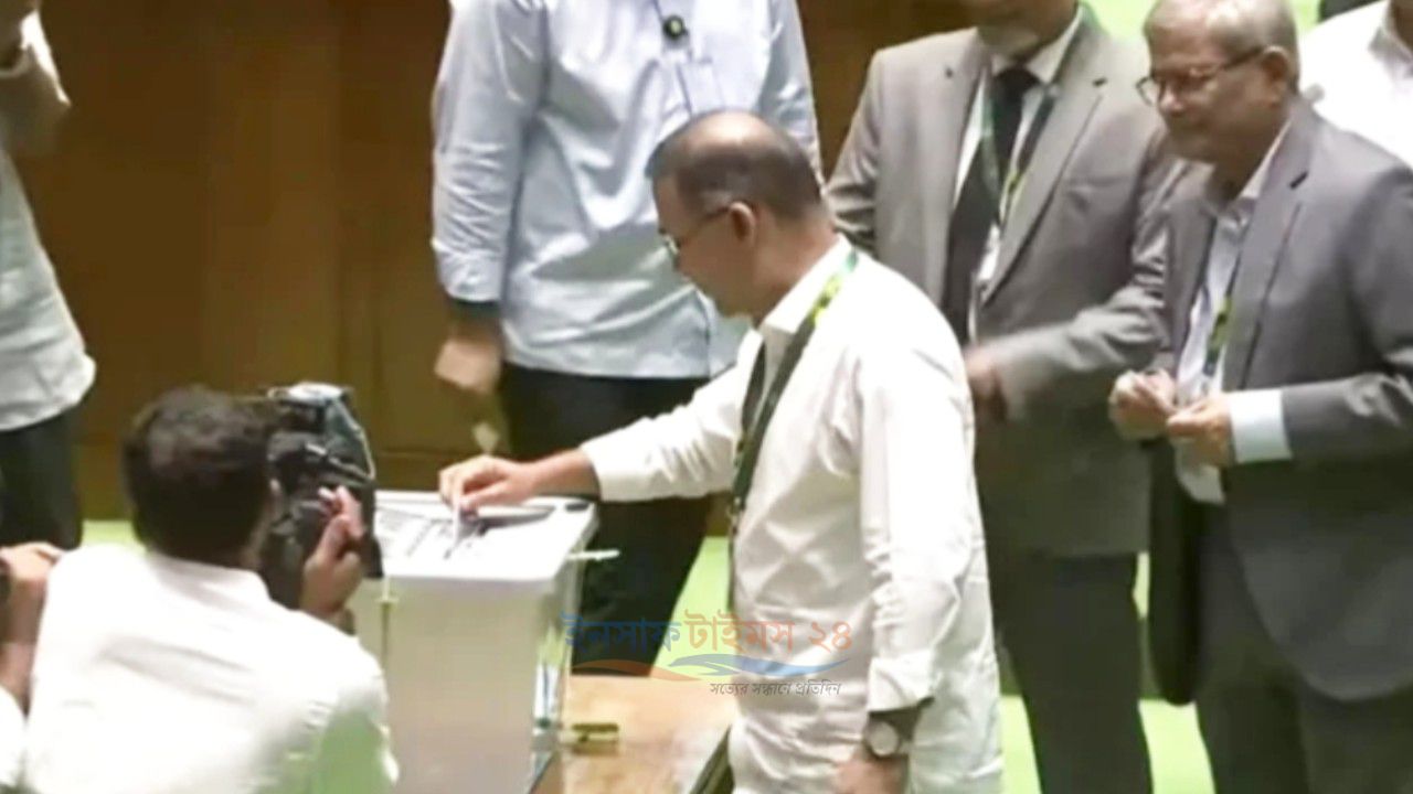 রাষ্ট্রপতি নির্বাচনে ভোট দিলেন প্রধানমন্ত্রী, ভারপ্রাপ্ত রাষ্ট্রপতি ও বিরোধীদলীয় নেতা