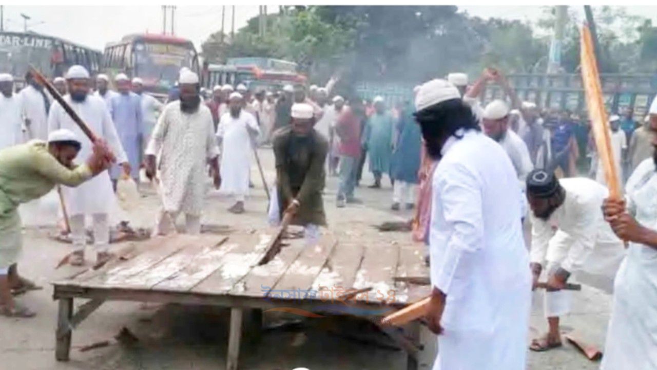 বিচারের আশ্বাসে ঢাকা-চট্টগ্রাম মহাসড়কের অবরোধ প্রত্যাহার