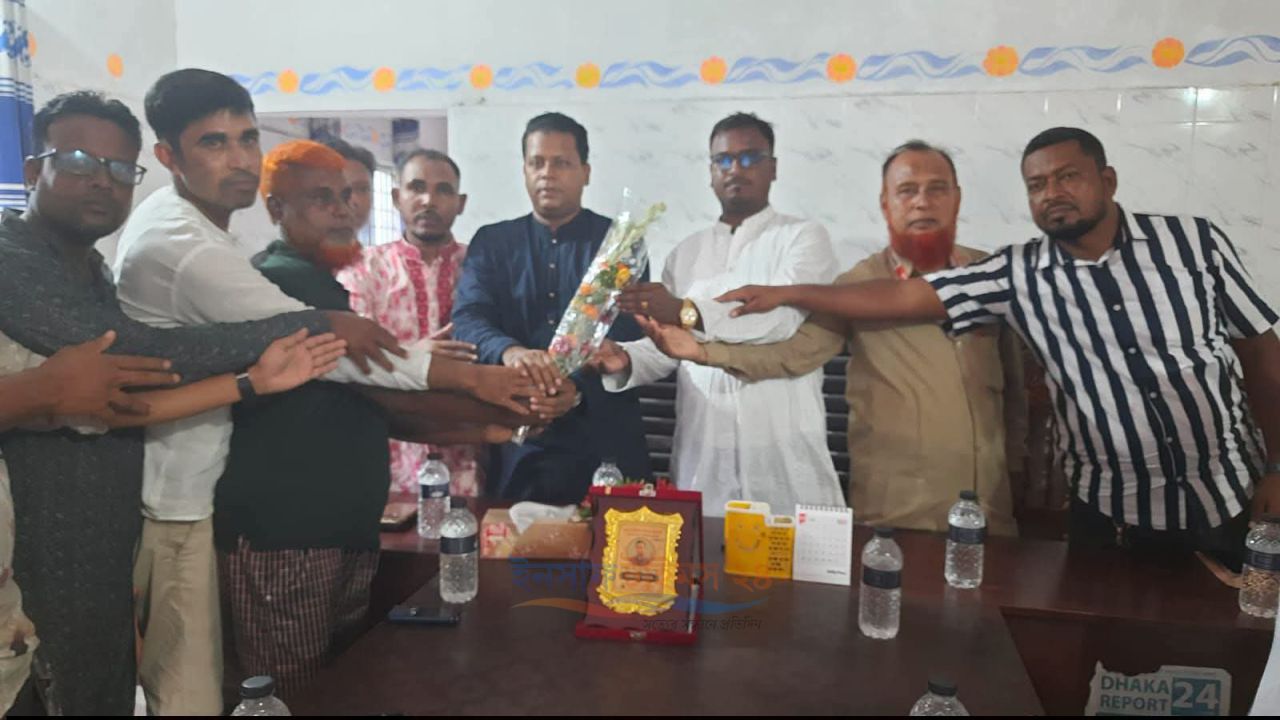 শ্যামনগর থানার নবাগত ওসিকে সুন্দরবন প্রেস ক্লাবের সংবর্ধনা।