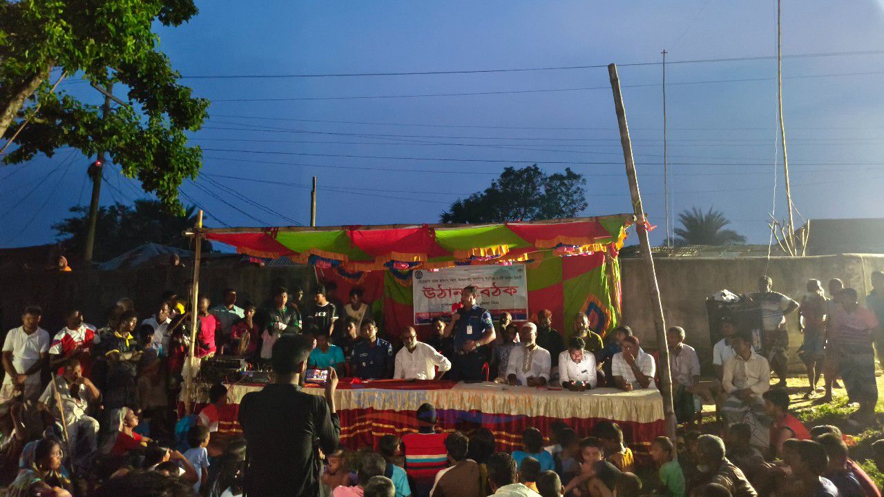 পোরশায় মাদক, চুরি-ছিনতাই ও চোলাই মদের বিরুদ্ধে উঠান বৈঠক