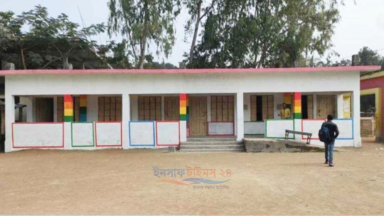 বিদ্যালয়ের শৌচাগার থেকে গোঙানির শব্দ, হাত-পা বাঁধা অবস্থায় ছাত্রী উদ্ধার